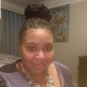 Meet your Posher, Adrianne